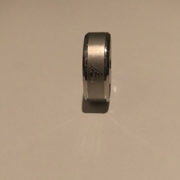 Superman Stainless Steel Titanium Silver Band Ring - Picture 4 of 8